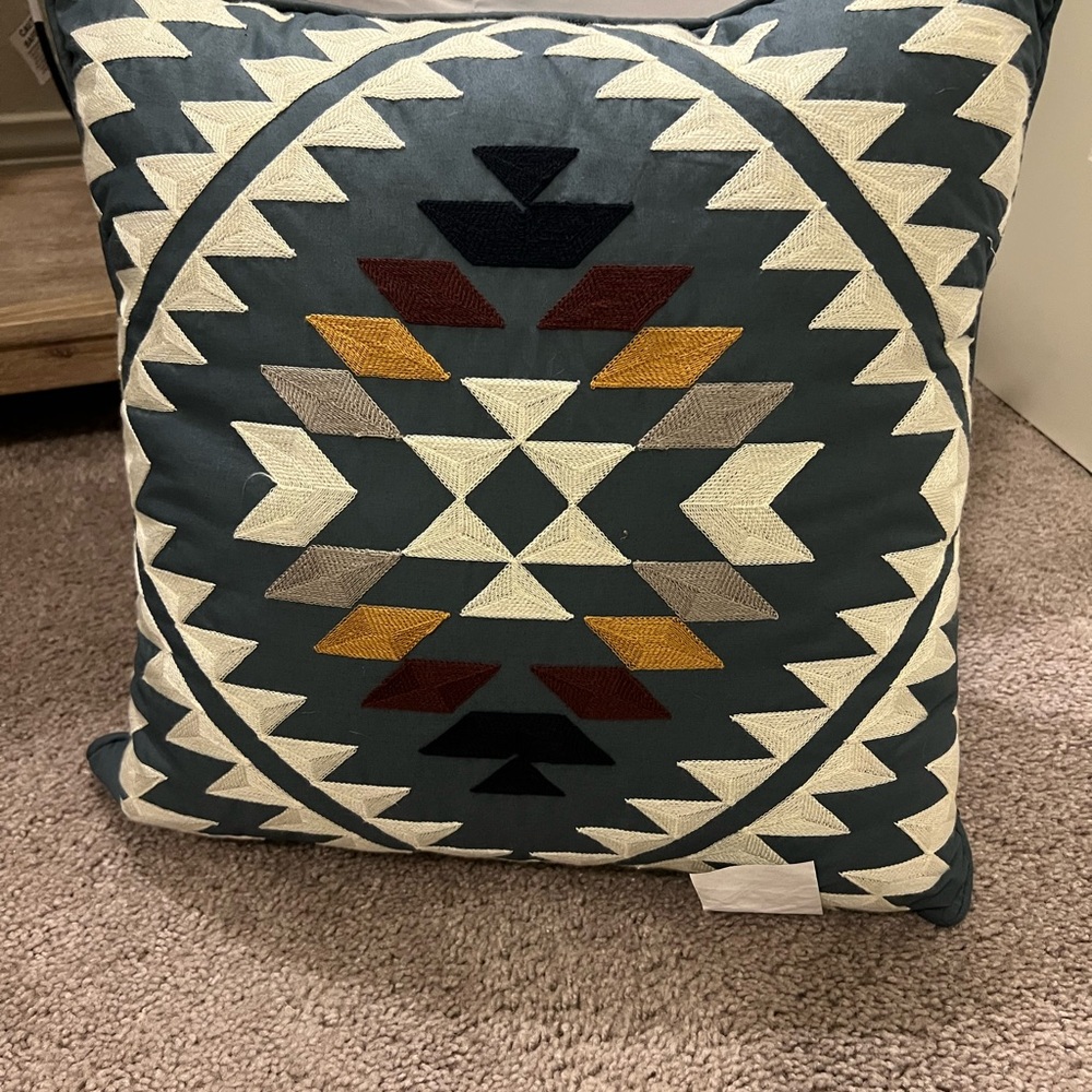 New decorative throw pillow